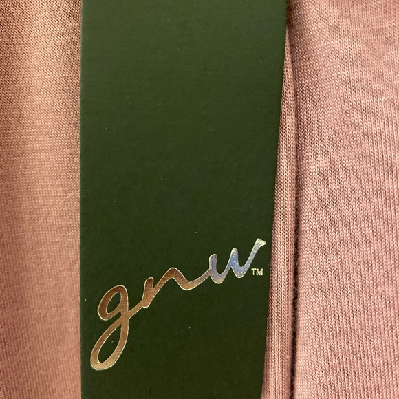 Mauve open-shouldered loose fit top NWT - Picture 9 of 9